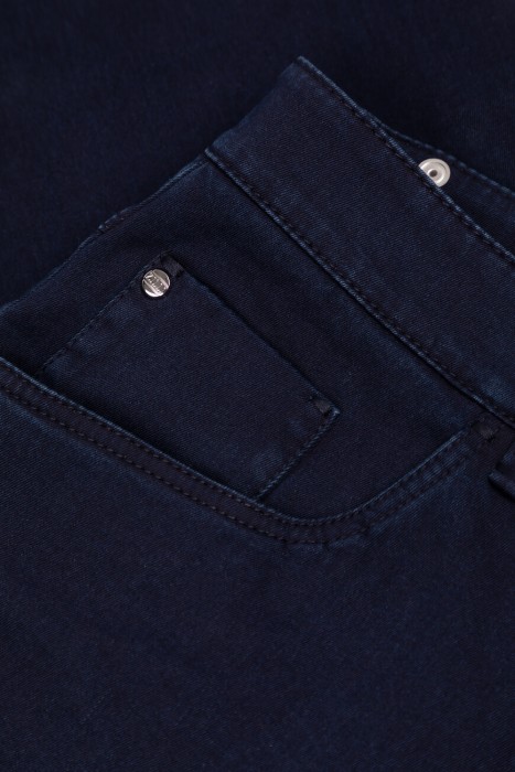 джинсы  универсального стиля с лицевой стороны