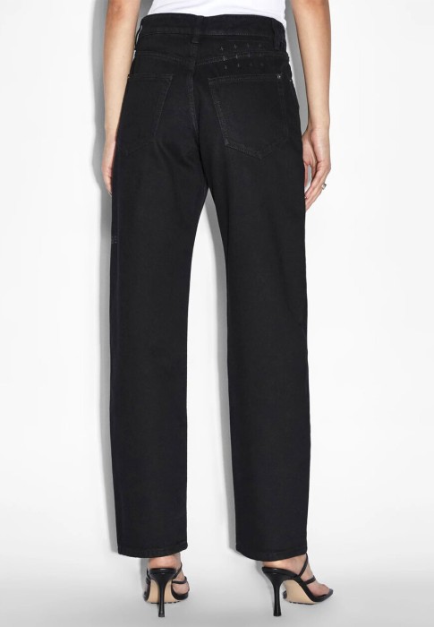 Товар черного цвета с внутренней стороны