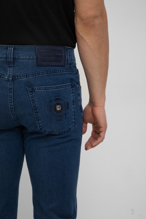 Товар синего цвета с внутренней стороны