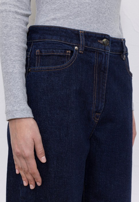 джинсы  - качественный продукт вид сбоку