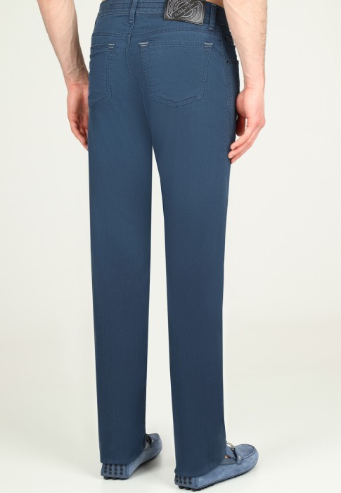 Товар синего цвета с внутренней стороны