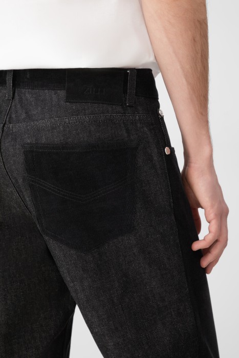 Товар черного цвета с внутренней стороны