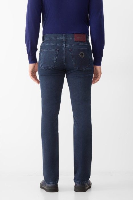 джинсы  по цене 64900 руб вид справа