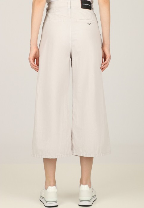 Товар серого цвета с внутренней стороны