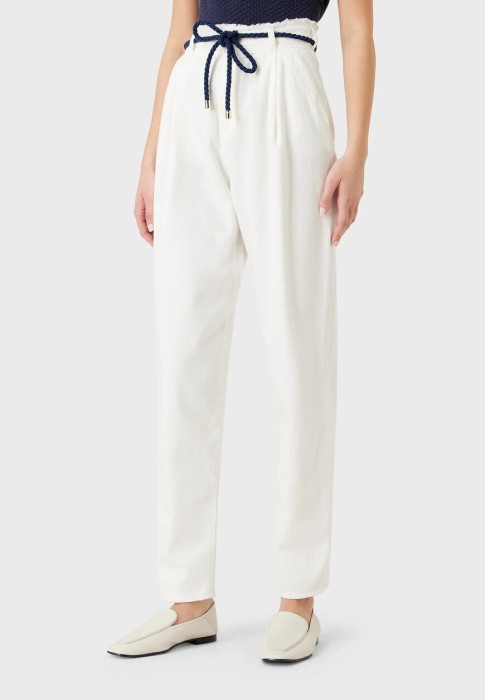 Товар белого цвета с внутренней стороны