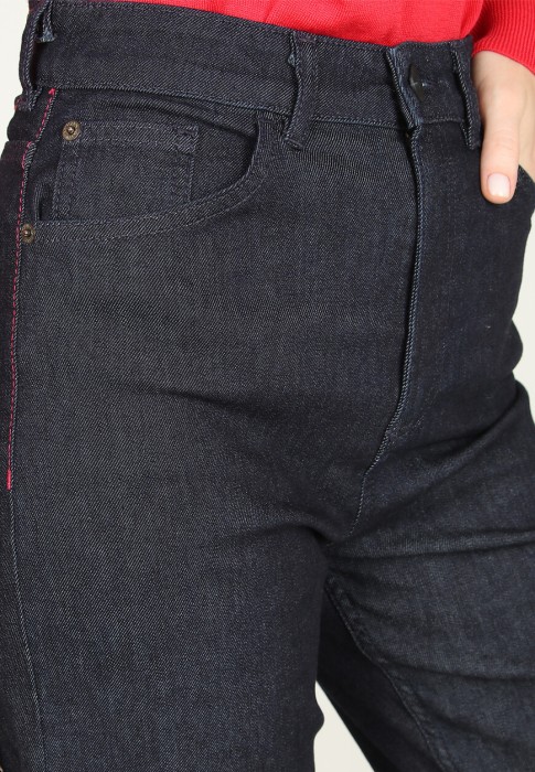 джинсы  из проверенных материалов спереди