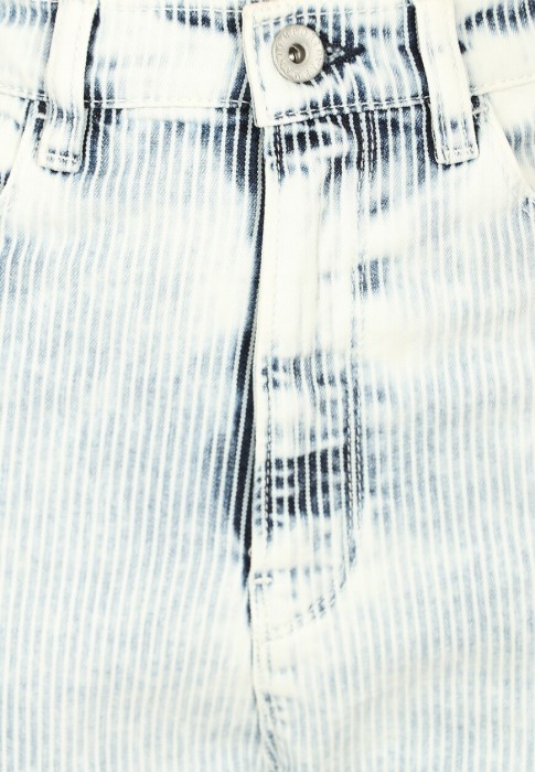 Товар голубого цвета с внутренней стороны