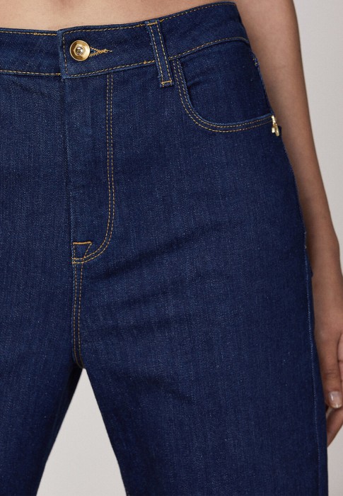 Товар синего цвета с внутренней стороны