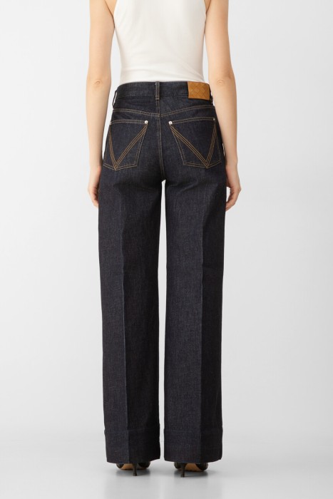 джинсы  от бренда bottega veneta вид слева