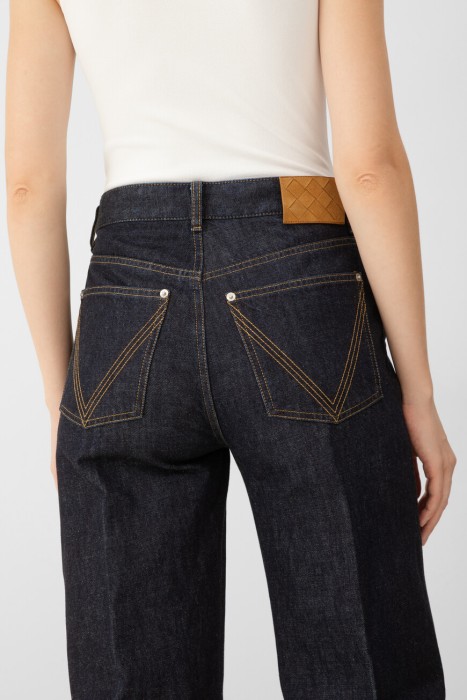 Товар синего цвета с внутренней стороны