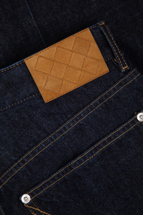 джинсы  для взрослого возраста с изнаночной стороны