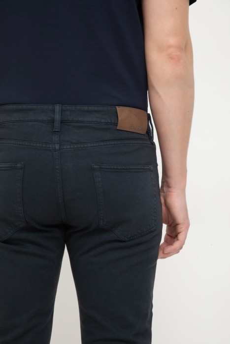 Товар синего цвета с внутренней стороны