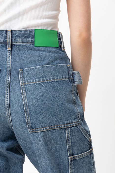 Товар синего цвета с внутренней стороны