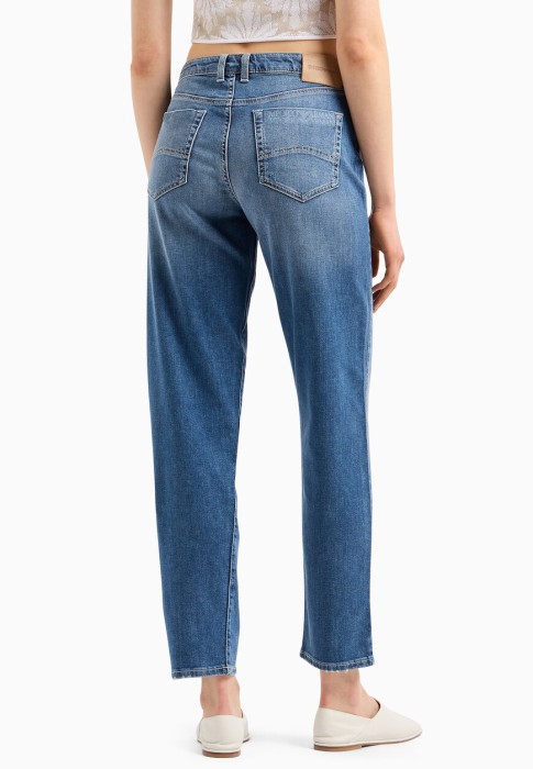 Товар синего цвета с внутренней стороны