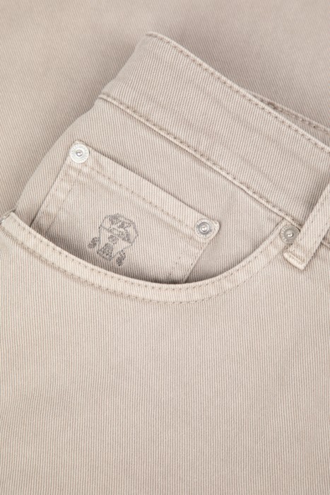 джинсы  универсального стиля с лицевой стороны