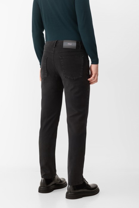 джинсы  по цене 64800 руб вид справа