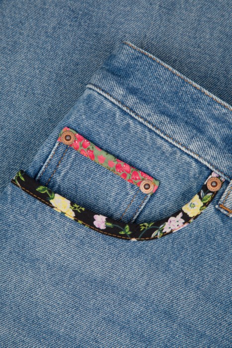 джинсы  кэжуал стиля с лицевой стороны