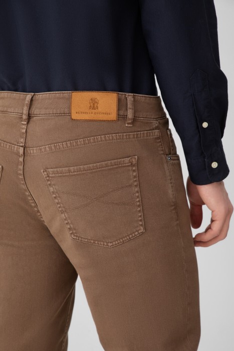 Товар коричневого цвета с внутренней стороны