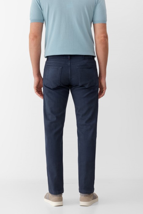 джинсы  по цене 130000 руб вид справа