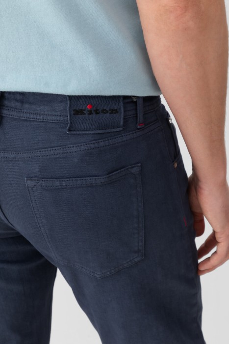 Товар синего цвета с внутренней стороны