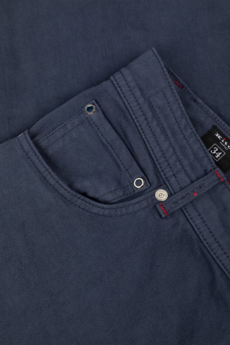 джинсы  универсального стиля с лицевой стороны