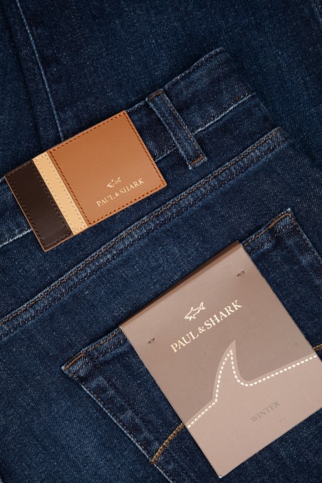 джинсы  универсального стиля с лицевой стороны