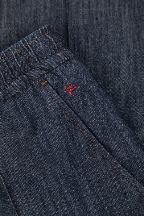 джинсы  классического стиля с лицевой стороны