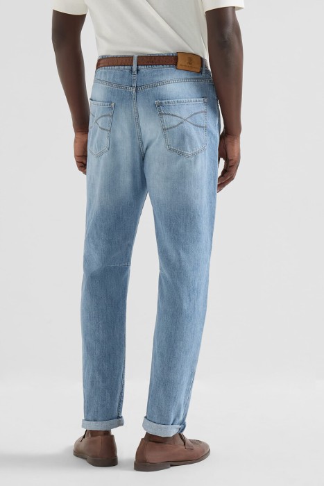 джинсы  по цене 132000 руб вид справа