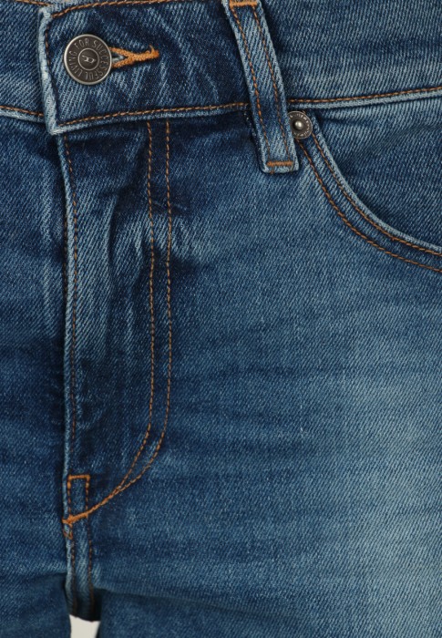 Товар синего цвета с внутренней стороны