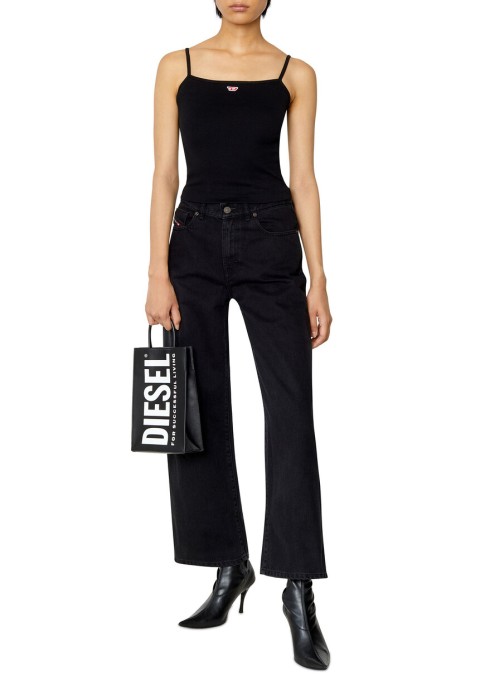 джинсы  от бренда diesel вид слева