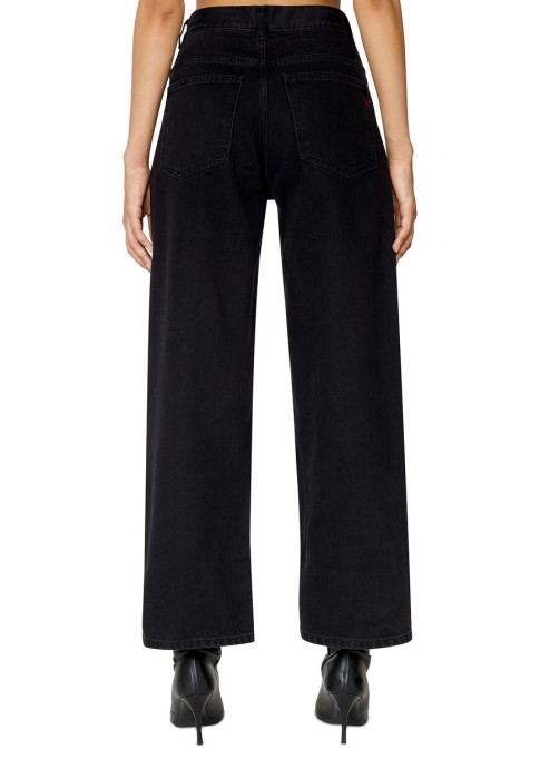 Товар черного цвета с внутренней стороны