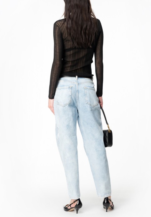 Товар голубого цвета с внутренней стороны