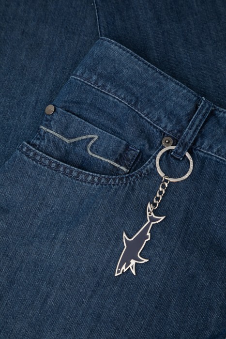 джинсы  для взрослого возраста с изнаночной стороны