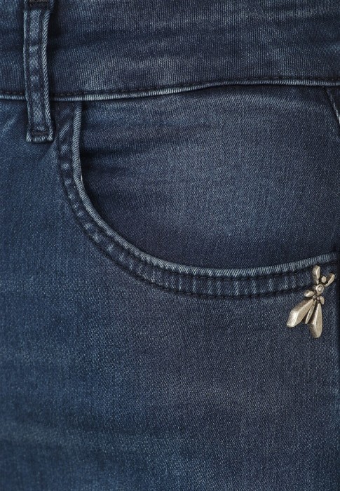 джинсы  из проверенных материалов спереди