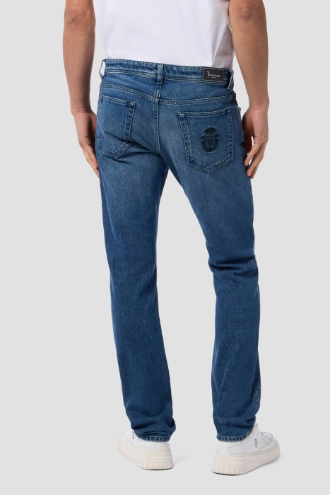 джинсы  по цене 102000 руб вид справа