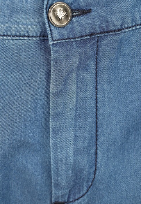 Товар синего цвета с внутренней стороны