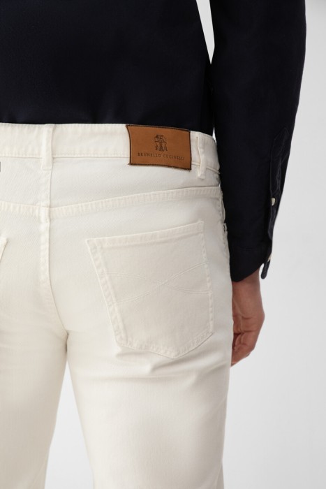 Товар белого цвета с внутренней стороны