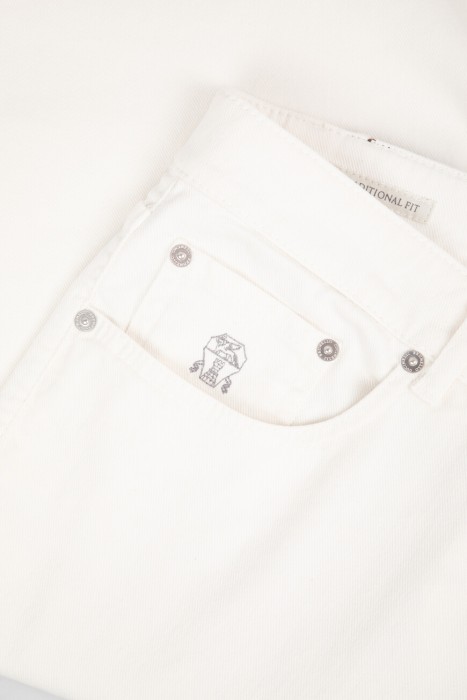 джинсы  универсального стиля с лицевой стороны