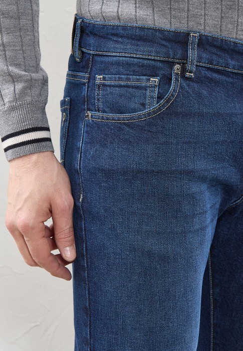 Товар синего цвета с внутренней стороны