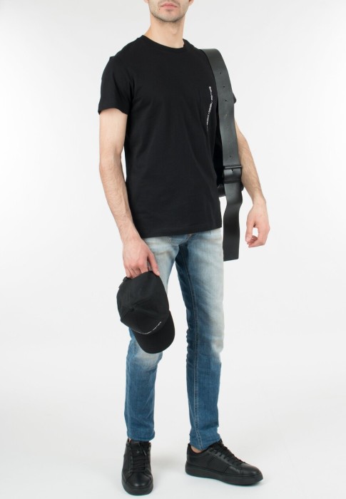 Товар синего цвета с внутренней стороны