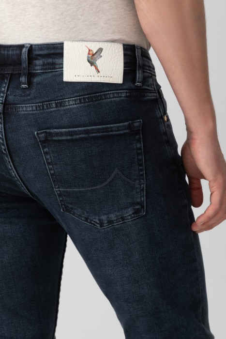 Товар синего цвета с внутренней стороны