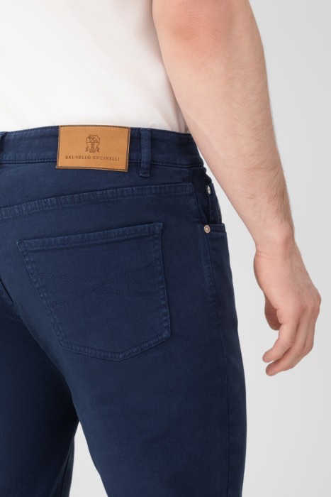 Товар синего цвета с внутренней стороны