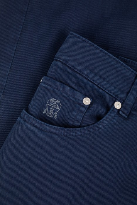 джинсы  универсального стиля с лицевой стороны