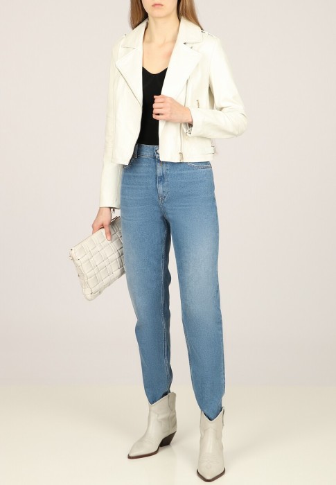 джинсы  по цене 18305 руб вид справа