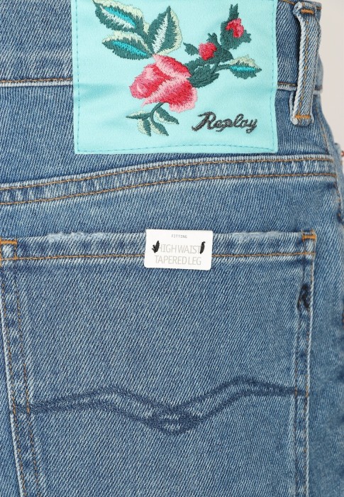 Товар синего цвета с внутренней стороны