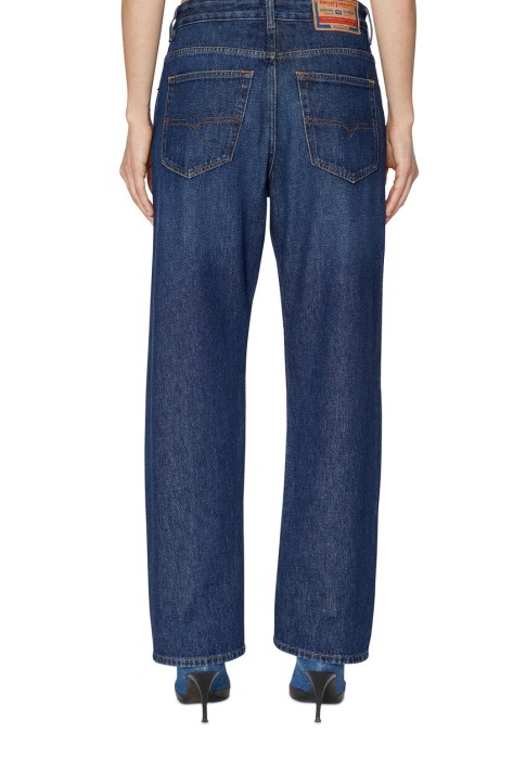 Товар синего цвета с внутренней стороны