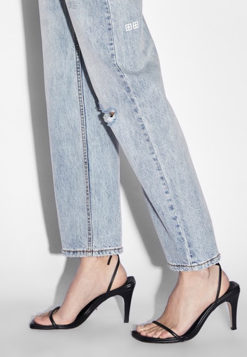 Товар голубого цвета с внутренней стороны