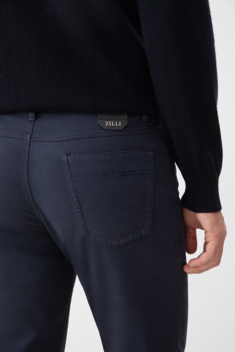 Товар синего цвета с внутренней стороны