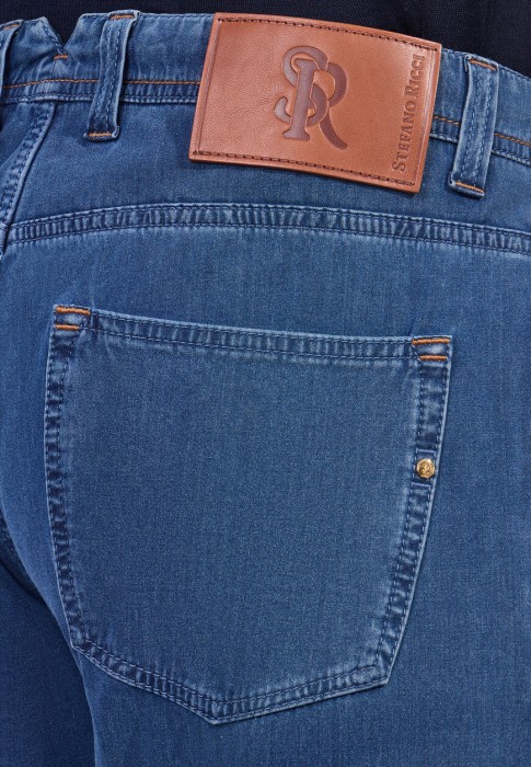 джинсы  универсального стиля с лицевой стороны
