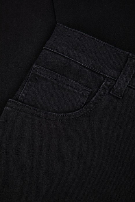 джинсы  универсального стиля с лицевой стороны